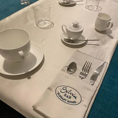 Silvia Elegant House - Design Moderno, Accoglienza Esclusiva Bed & Breakfast Paganica