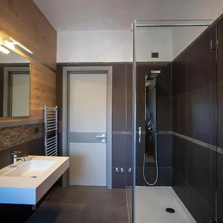 Silvia Elegant House - Design Moderno, Accoglienza Esclusiva Bed & Breakfast *