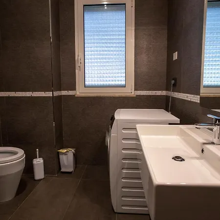 Bed & Breakfast Silvia Elegant House - Design Moderno, Accoglienza Esclusiva *