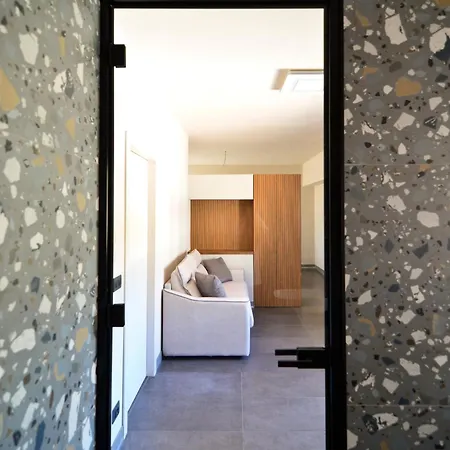 Esse Elegant House - Dal Design Moderno, Accoglienza Esclusiva Alojamento de Acomodação e Pequeno-almoço LʼAquila