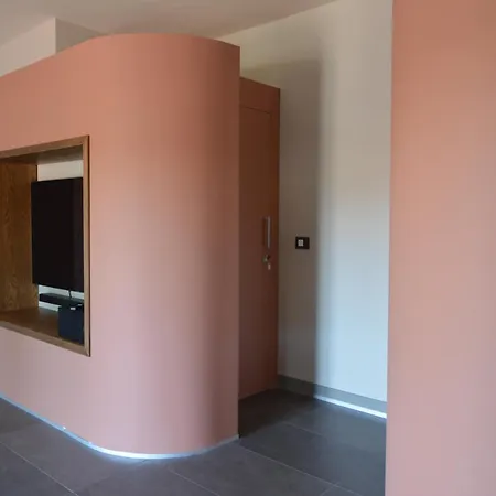 Esse Elegant House - Dal Design Moderno, Accoglienza Esclusiva 3* LʼAquila