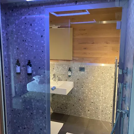 Nocleg ze śniadaniem Esse Elegant House B&b-boutique Wellness Vicino Al Gran Sasso D Italia LʼAquila